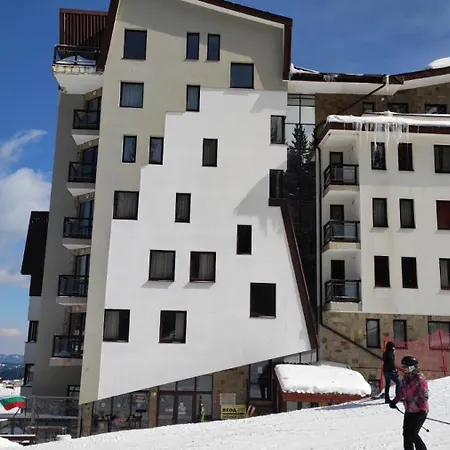 стената 4-3а * Pamporovo