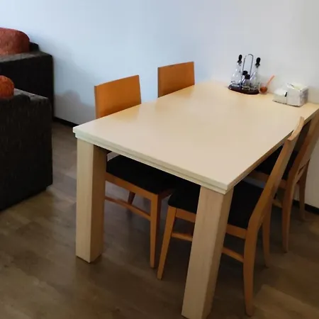 Apartment стената 4-3а *