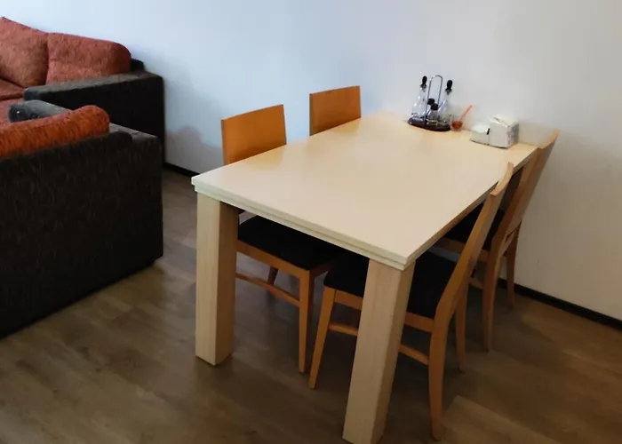 Apartament стената 4-3а *